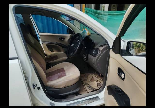https://images10.gaadi.com/usedgaadi-sellcar/UsedCar/f55eacfda/8c4bd063-a1e4-49a5-8030-ade99e942d1e.jpg?imwidth=6402