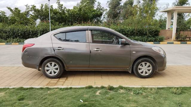 https://images10.gaadi.com/usedgaadi-sellcar/UsedCar/f55f0535a/da07d457-a9b2-4e23-8cfb-4af40af6ff6d.jpeg?imwidth=6401