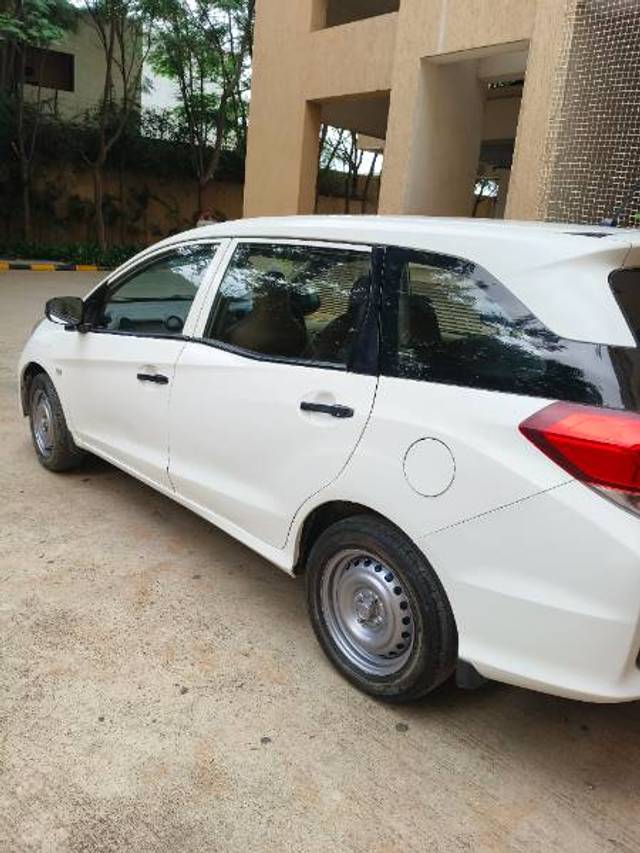 https://images10.gaadi.com/usedgaadi-sellcar/UsedCar/f55f4236a/1ac0ae72-2878-44ea-8f55-b748e75ecc55.jpg?imwidth=6402