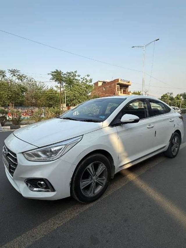 https://images10.gaadi.com/usedgaadi-sellcar/UsedCar/f55fb4cba/cd2bd21d-7232-4126-ae7b-90efc8d9e377.jpg?imwidth=6400