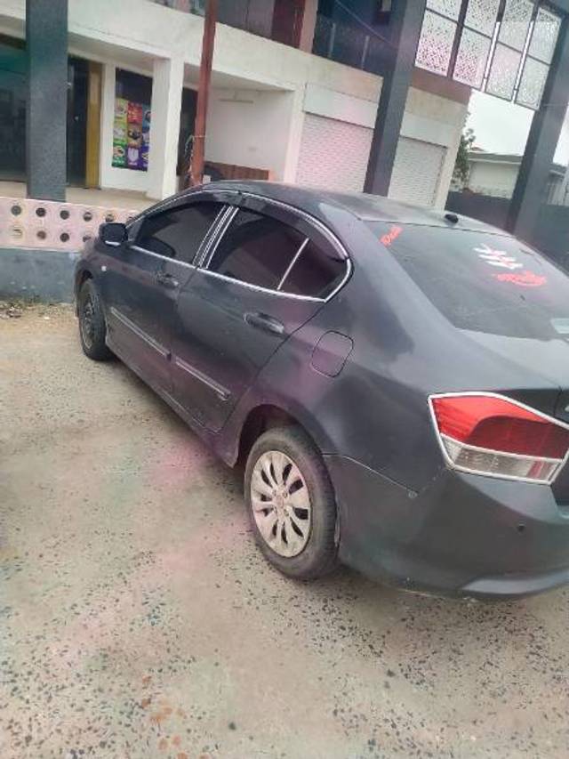 https://images10.gaadi.com/usedgaadi-sellcar/UsedCar/f5602ebba/057fdba0-8501-443d-8fe3-420dde2e9498.jpg?imwidth=6402