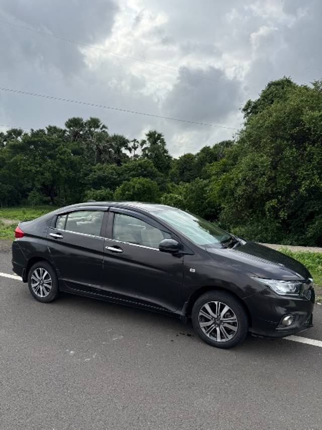 https://images10.gaadi.com/usedgaadi-sellcar/UsedCar/f5606c04a/f71e85b2-17aa-4fa4-b1ad-4cd0474fc7a6.jpeg?imwidth=6400