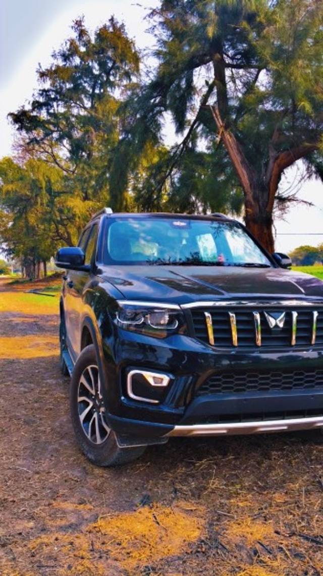 https://images10.gaadi.com/usedgaadi-sellcar/UsedCar/f561178ca/8ba57af5-7245-47bc-96c6-8fd166d98f64.jpeg?imwidth=6401