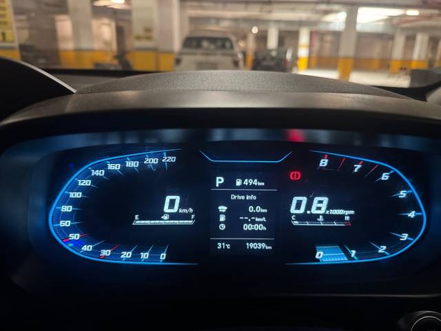 https://images10.gaadi.com/usedgaadi-sellcar/UsedCar/f5611d51a/94e67391-fe5a-4ff9-a347-6d8768528d91.jpeg?imwidth=6402