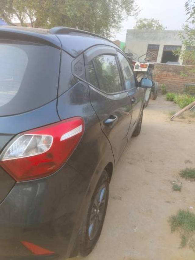 https://images10.gaadi.com/usedgaadi-sellcar/UsedCar/f5612527a/7c44aca5-85c3-4d26-8dd3-f9129a17d2b1.jpg?imwidth=6402