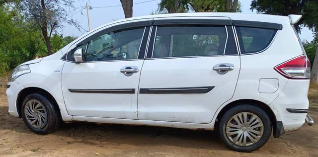 https://images10.gaadi.com/usedgaadi-sellcar/UsedCar/f5616b24a/447c7ac1-56fc-4166-b5f4-284d8ebb530f.jpg?imwidth=6402