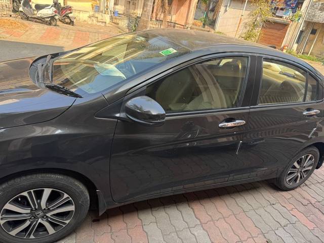 https://images10.gaadi.com/usedgaadi-sellcar/UsedCar/f5617e29a/7aca1a3a-1bca-4dc1-bf28-7512a99cba84.jpeg?imwidth=6400