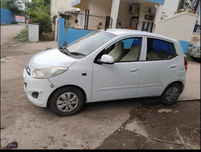 https://images10.gaadi.com/usedgaadi-sellcar/UsedCar/f5621d63a/9944964b-f6fe-45ef-a691-4f5fe145fef7.jpeg?imwidth=6402