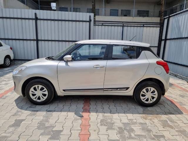 https://images10.gaadi.com/usedgaadi-sellcar/UsedCar/f5627c3aa/2a69d4ba-cd79-4c9d-97c8-500ed679c1de.jpeg?imwidth=6400