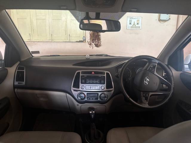 https://images10.gaadi.com/usedgaadi-sellcar/UsedCar/f5628027a/b3058e2d-7a66-44d3-b9f2-a621c92f240b.jpeg?imwidth=6402