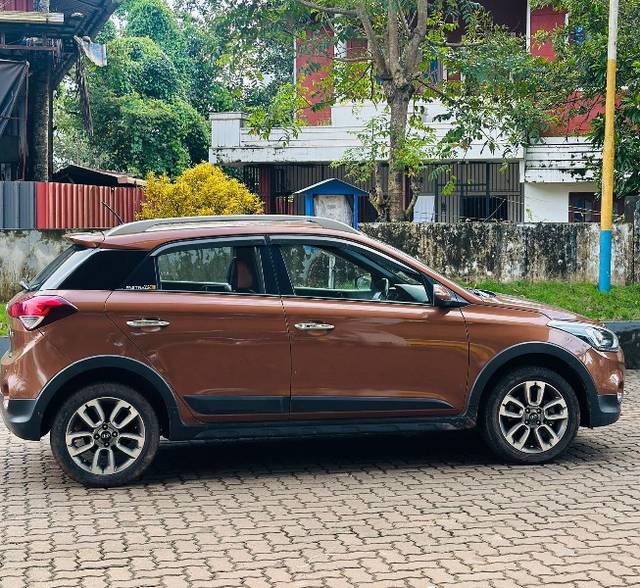 https://images10.gaadi.com/usedgaadi-sellcar/UsedCar/f562ba92a/c6b7b275-541e-40b2-8af0-2eee2ca1d706.jpeg?imwidth=6401