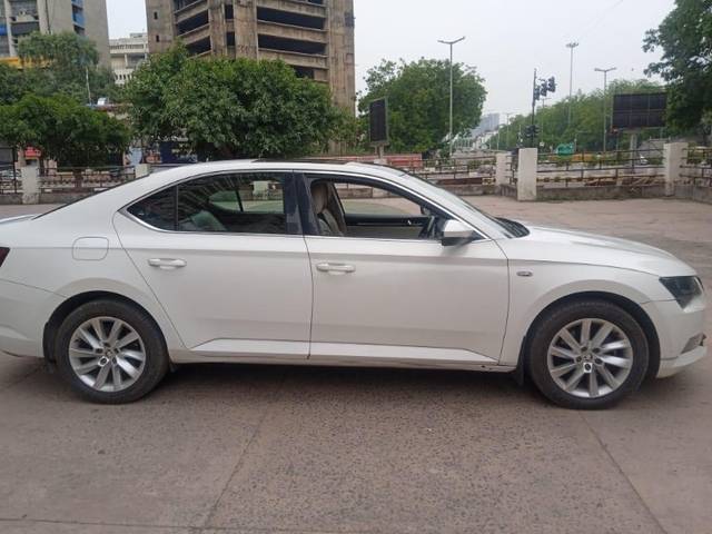 https://images10.gaadi.com/usedgaadi-sellcar/UsedCar/f562eefca/d02fb781-f164-41ae-b9ad-f098504a18ae.jpeg?imwidth=6401