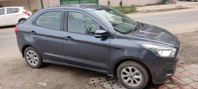 https://images10.gaadi.com/usedgaadi-sellcar/UsedCar/f563093fa/a140443d-859d-445f-afc3-f46631754b50.jpg?imwidth=6400
