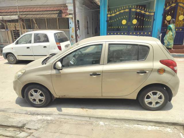 https://images10.gaadi.com/usedgaadi-sellcar/UsedCar/f5642aada/5d2b3687-0ec4-4b0c-a08c-fe9567b592a8.jpg?imwidth=6400