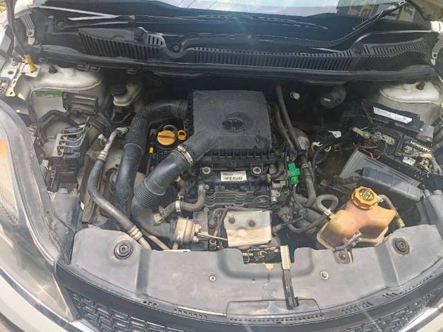 https://images10.gaadi.com/usedgaadi-sellcar/UsedCar/f56442c0a/3884b5a2-269b-4aa1-a169-3b7fe7f08845.jpg?imwidth=6402