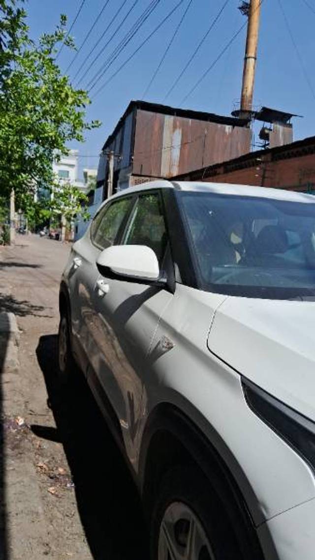 https://images10.gaadi.com/usedgaadi-sellcar/UsedCar/f564abd7a/091d44e9-74a0-4d30-b7b9-aa019ab9e37f.jpg?imwidth=6401