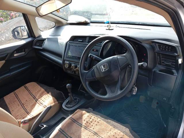 https://images10.gaadi.com/usedgaadi-sellcar/UsedCar/f564f522a/2b8d1a97-7550-4ead-afbe-69f749b8f668.jpg?imwidth=6402