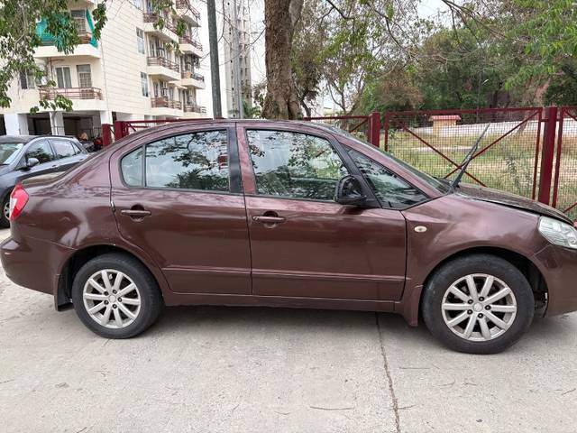 https://images10.gaadi.com/usedgaadi-sellcar/UsedCar/f565b84ea/f5c311d4-1ae3-456e-b161-e9cec3ad5f90.jpeg?imwidth=6400