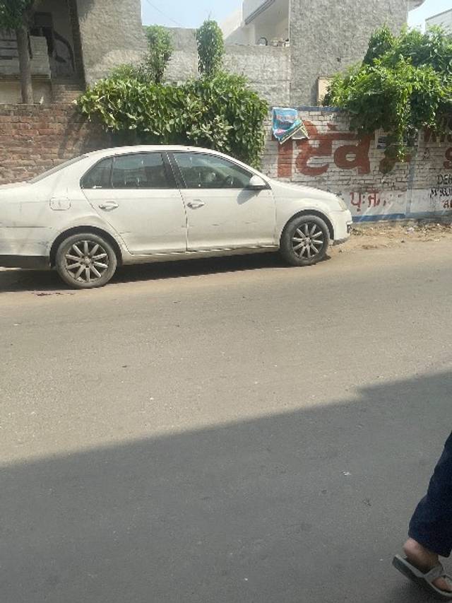 https://images10.gaadi.com/usedgaadi-sellcar/UsedCar/f565dc89a/87e15c56-0b62-4ddd-ba9e-0b8ca9c0ae19.jpeg?imwidth=6401