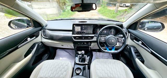 https://images10.gaadi.com/usedgaadi-sellcar/UsedCar/f5666348a/f59373ae-3692-443f-8ab2-bf1f2bbe66f2.jpg?imwidth=6402