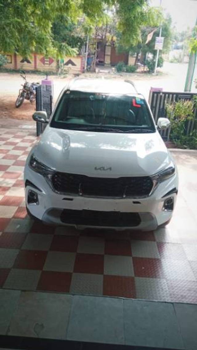 https://images10.gaadi.com/usedgaadi-sellcar/UsedCar/f5667346a/7099f12a-b634-4522-bc8c-1bc05ddf978b.jpg?imwidth=6400