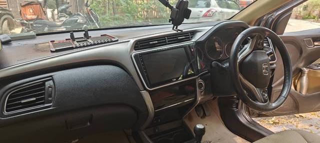 https://images10.gaadi.com/usedgaadi-sellcar/UsedCar/f5669964a/aec0a7c7-0609-48b8-97b5-fee02990db5f.jpg?imwidth=6401