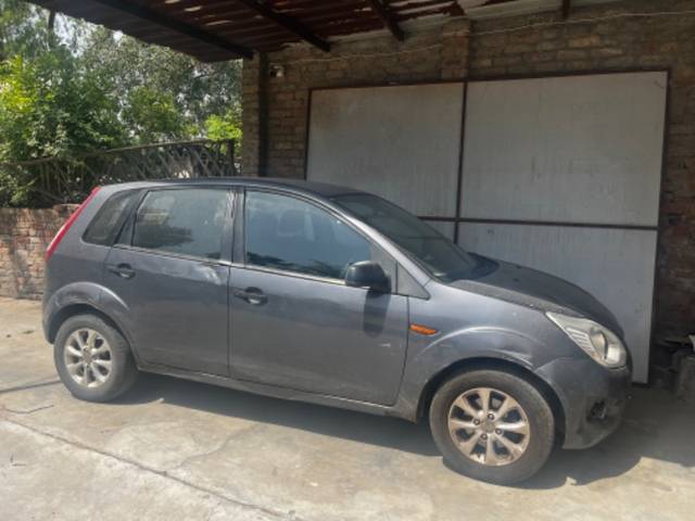 https://images10.gaadi.com/usedgaadi-sellcar/UsedCar/f566b25aa/e438006a-6a61-4b16-9cc4-c9a777042255.jpeg?imwidth=6402