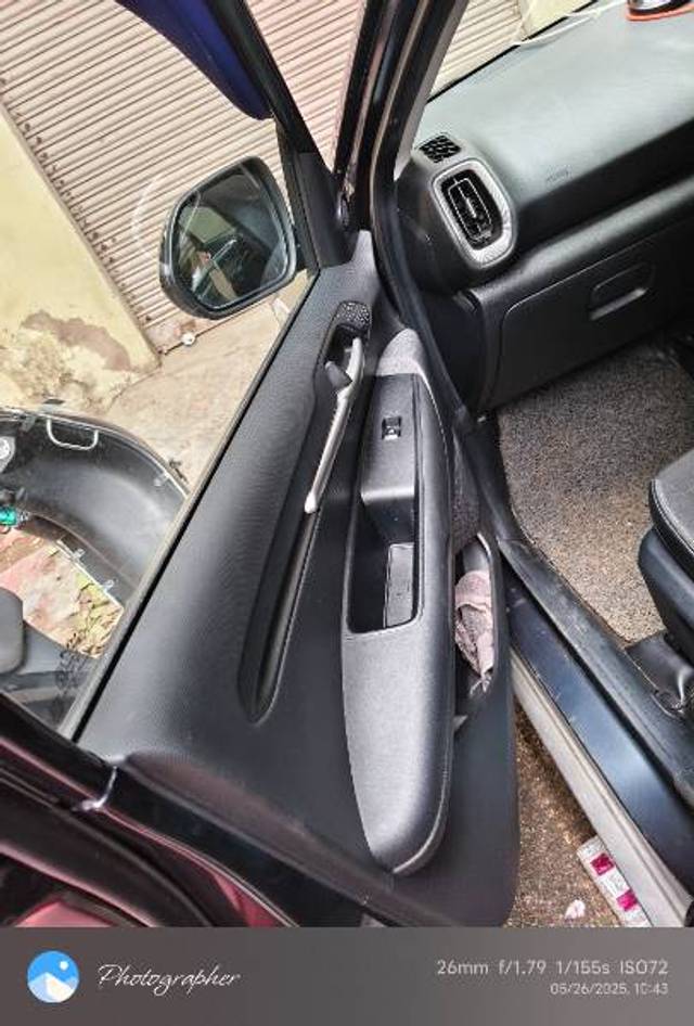 https://images10.gaadi.com/usedgaadi-sellcar/UsedCar/f567058ca/cd6b27c3-bab6-41bf-8ed7-b11ec580d8fe.jpg?imwidth=6401