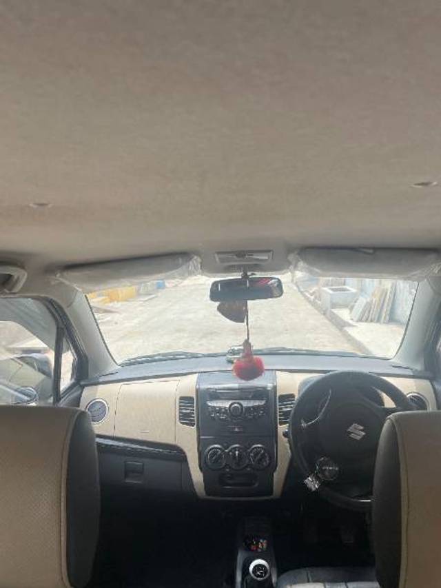 https://images10.gaadi.com/usedgaadi-sellcar/UsedCar/f5670e6da/52fa2736-c40b-4f3a-8ccb-0ae2c03bc2f8.jpg?imwidth=6400