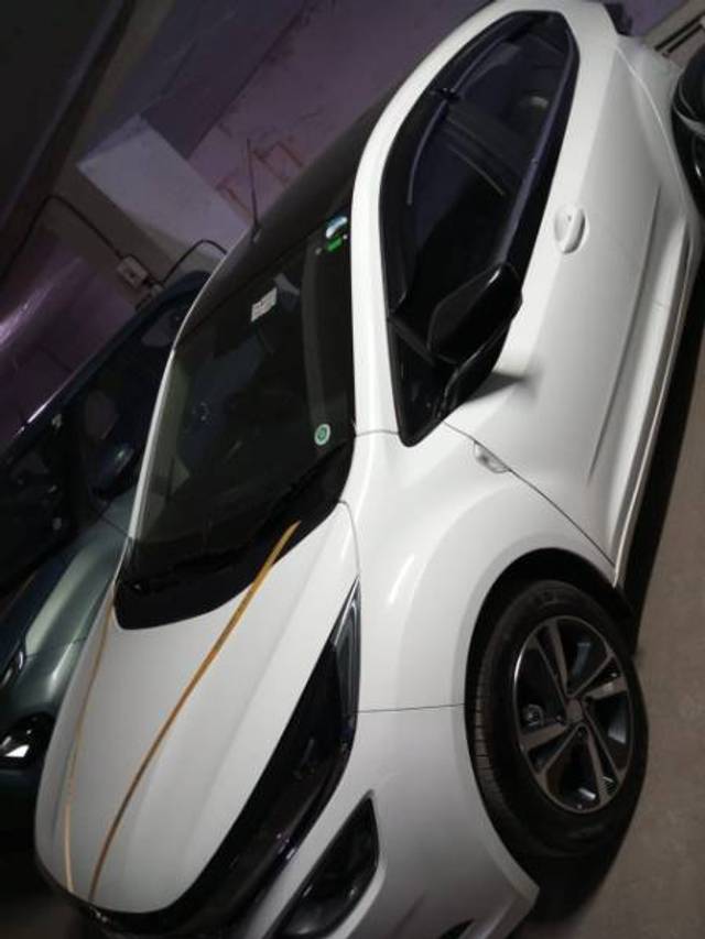 https://images10.gaadi.com/usedgaadi-sellcar/UsedCar/f5676354a/9e465654-8fe6-4570-8847-127e56d8889e.jpg?imwidth=6402
