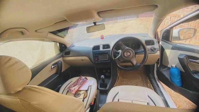 https://images10.gaadi.com/usedgaadi-sellcar/UsedCar/f5676645a/c387f50e-822e-4604-b8b7-000d309292c7.jpeg?imwidth=6402