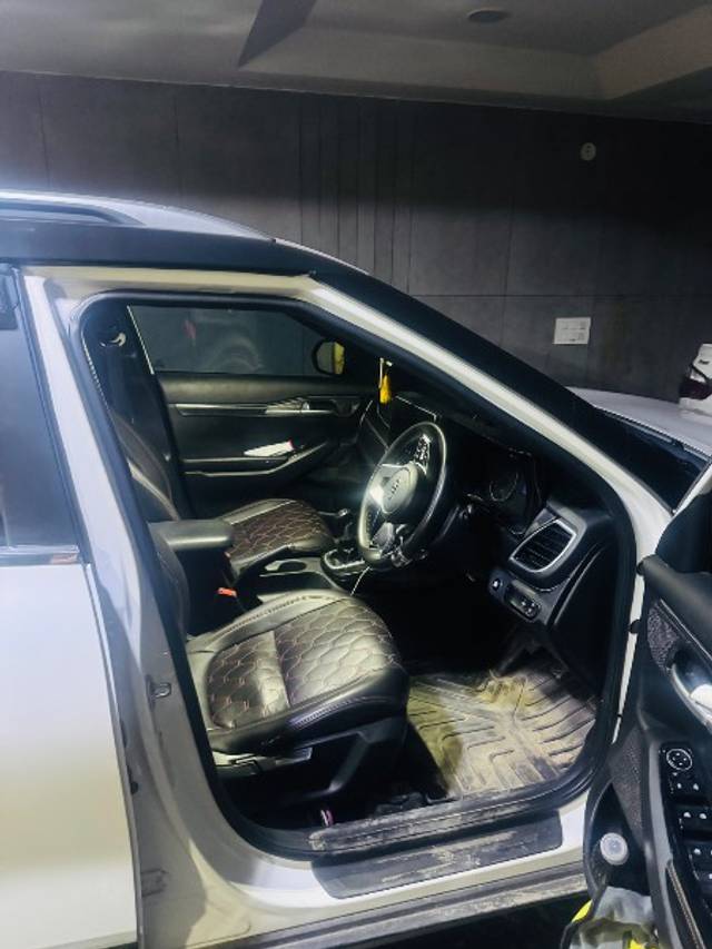 https://images10.gaadi.com/usedgaadi-sellcar/UsedCar/f56849c1a/e772e4be-7897-4581-bc97-3692e12df5cc.jpeg?imwidth=6402