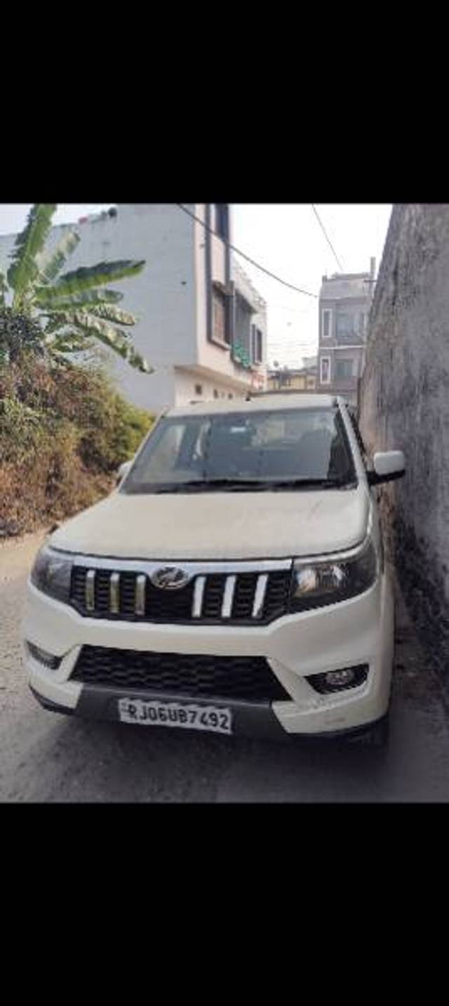 https://images10.gaadi.com/usedgaadi-sellcar/UsedCar/f568bbe9a/b6baa17a-6f34-4b2d-9b00-5d60640b02bf.jpg?imwidth=6401