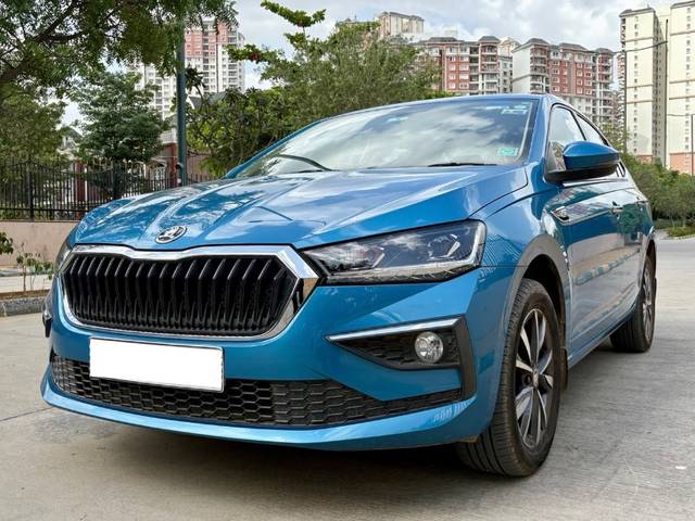 https://images10.gaadi.com/usedgaadi-sellcar/UsedCar/f5699a74a/26bb6389-44fc-4e10-9764-1578c0841db1.jpeg?imwidth=6400