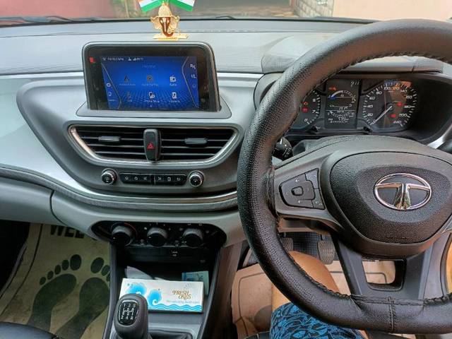 https://images10.gaadi.com/usedgaadi-sellcar/UsedCar/f5699ad8a/36438d19-4164-45d9-bbb6-2c461eac8b53.jpg?imwidth=6402