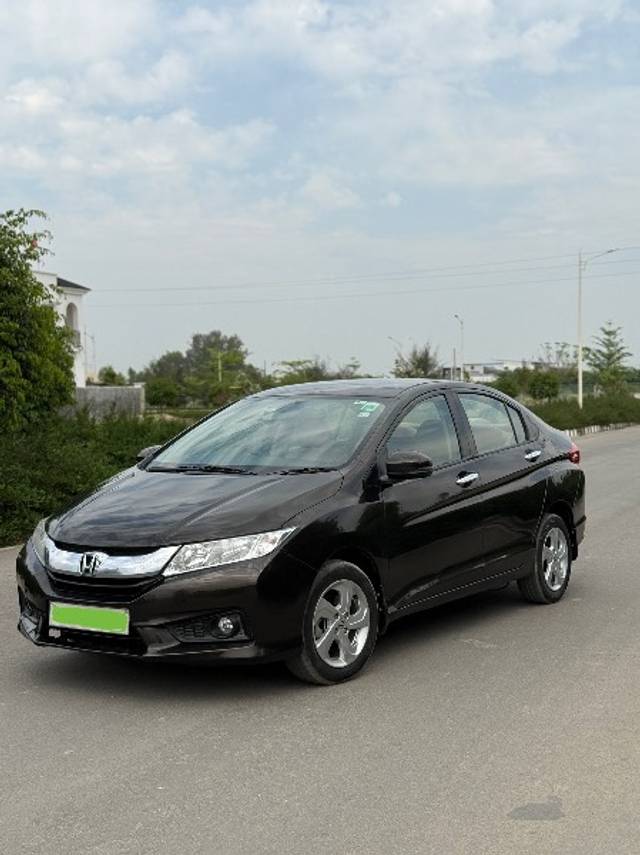 https://images10.gaadi.com/usedgaadi-sellcar/UsedCar/f569dd74a/ec804c02-35be-433a-8110-c254e6aa98a1.jpeg?imwidth=6402