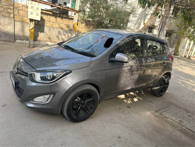 https://images10.gaadi.com/usedgaadi-sellcar/UsedCar/f569e5aba/90a72bb0-84ad-478b-9d9f-fd68ba83abf5.jpeg?imwidth=6402