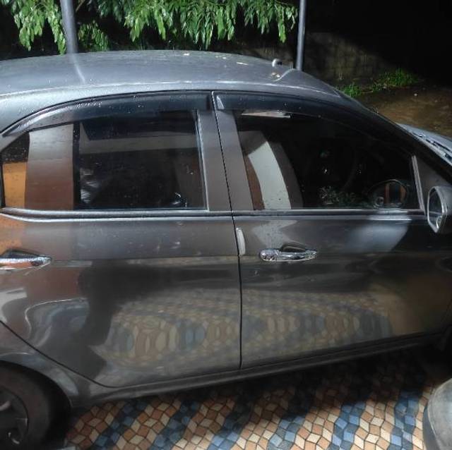 https://images10.gaadi.com/usedgaadi-sellcar/UsedCar/f56a730ea/a6d3dbb9-642a-40ab-92f1-9e4a506c0140.jpg?imwidth=6402