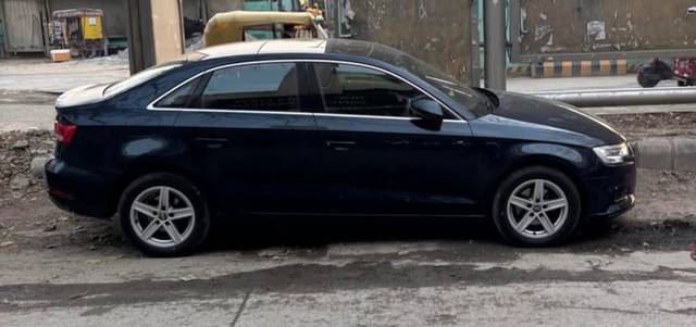 https://images10.gaadi.com/usedgaadi-sellcar/UsedCar/f56a9c1ba/1c197e87-67e0-4ba5-b75a-7041f4dfdc09.jpeg?imwidth=6401