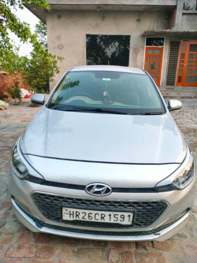 https://images10.gaadi.com/usedgaadi-sellcar/UsedCar/f56aebf2a/4ca965f4-a4f0-46bd-bf1f-74f53bf78910.jpg?imwidth=6400