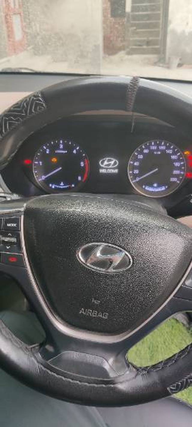 https://images10.gaadi.com/usedgaadi-sellcar/UsedCar/f56aebf2a/fdce1186-0499-4cc4-996a-e7745719f276.jpg?imwidth=6402