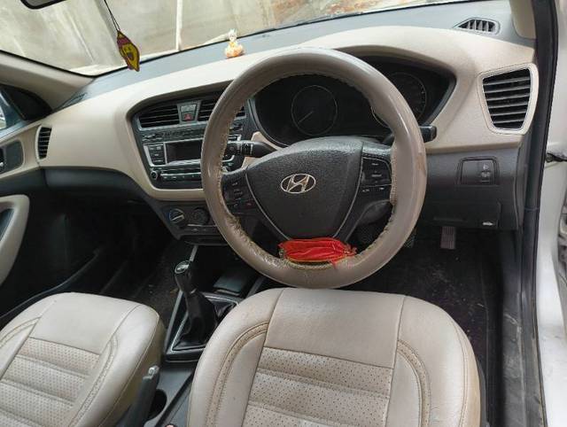 https://images10.gaadi.com/usedgaadi-sellcar/UsedCar/f56b20faa/4517da3c-4f8e-416f-83bf-20d3eee7e865.jpg?imwidth=6402