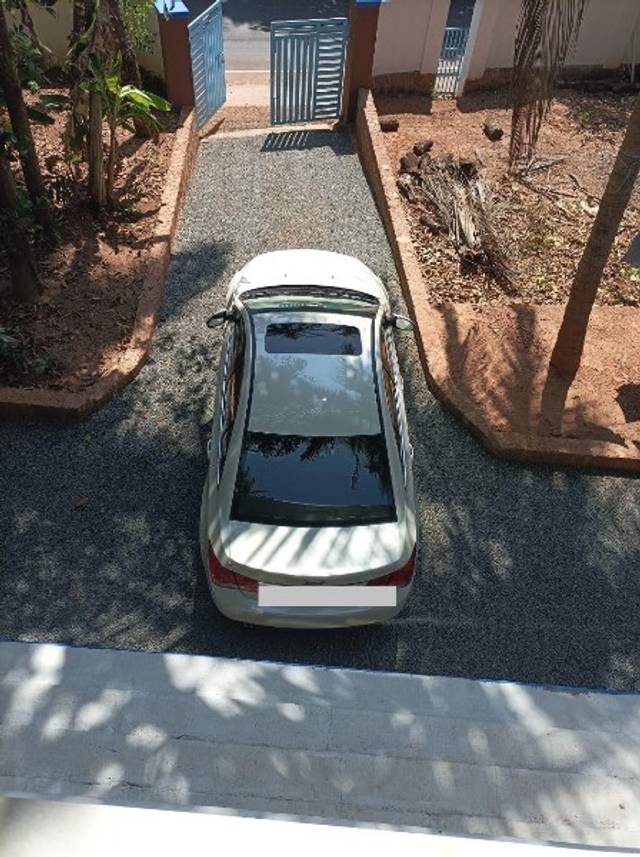 https://images10.gaadi.com/usedgaadi-sellcar/UsedCar/f56b37eaa/6dac79d0-dc77-4f58-8684-3f4e265b7817.jpeg?imwidth=6402