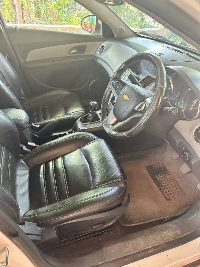 https://images10.gaadi.com/usedgaadi-sellcar/UsedCar/f56b37eaa/93853f08-d4f5-49cc-8839-89d294845bfb.jpeg?imwidth=6401