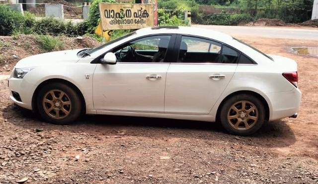 https://images10.gaadi.com/usedgaadi-sellcar/UsedCar/f56b37eaa/ba03b56e-f5ec-448f-b2a0-d5c74060bd2e.jpeg?imwidth=6400