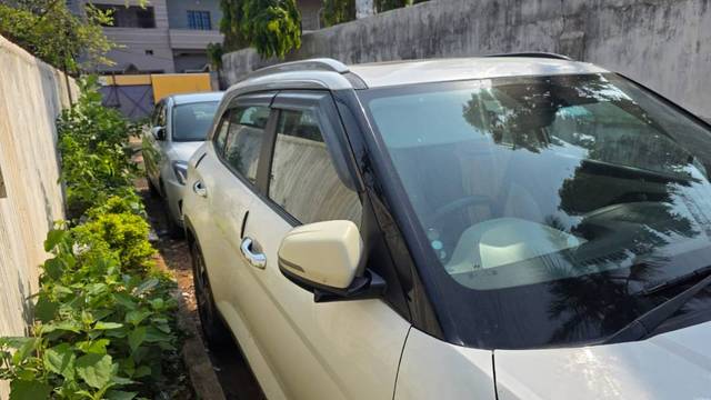 https://images10.gaadi.com/usedgaadi-sellcar/UsedCar/f56cc921a/993ee369-b267-4229-84fc-d7bf8e3fe15a.jpg?imwidth=6402