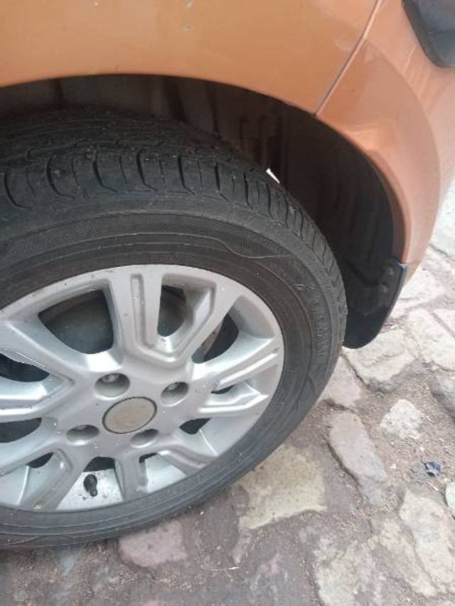 https://images10.gaadi.com/usedgaadi-sellcar/UsedCar/f56ccb25a/b4493b22-6478-496f-a256-1c8e32c32a5b.jpg?imwidth=6401