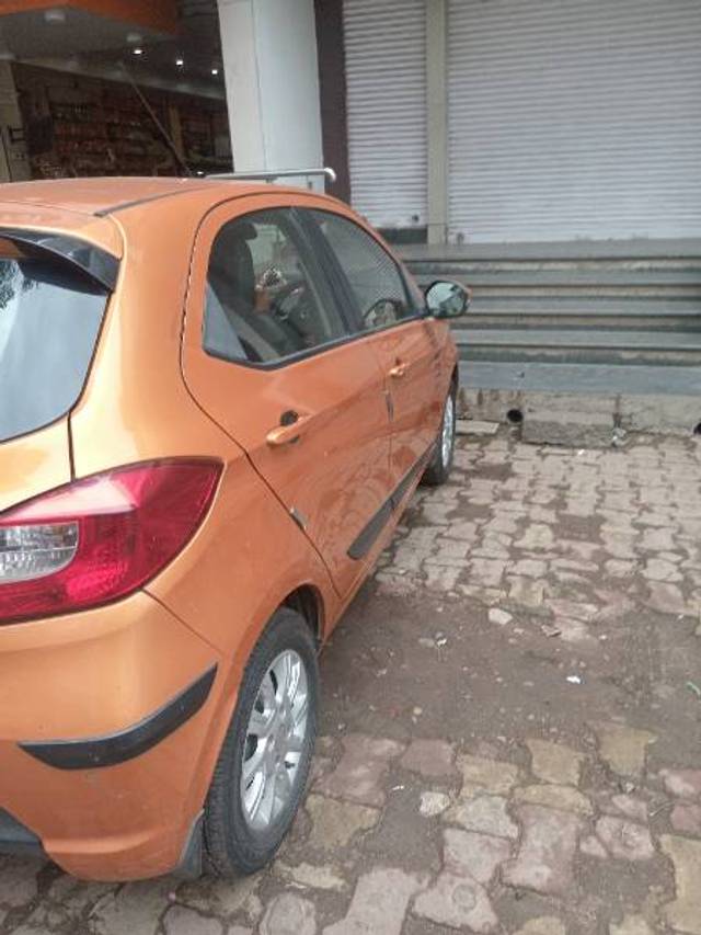 https://images10.gaadi.com/usedgaadi-sellcar/UsedCar/f56ccb25a/c35e1d23-9219-4938-9a39-8995475aa517.jpg?imwidth=6400