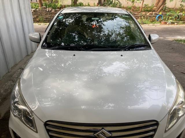 https://images10.gaadi.com/usedgaadi-sellcar/UsedCar/f56d32fca/85b14463-064c-437b-a15a-973a9e117039.jpeg?imwidth=6401