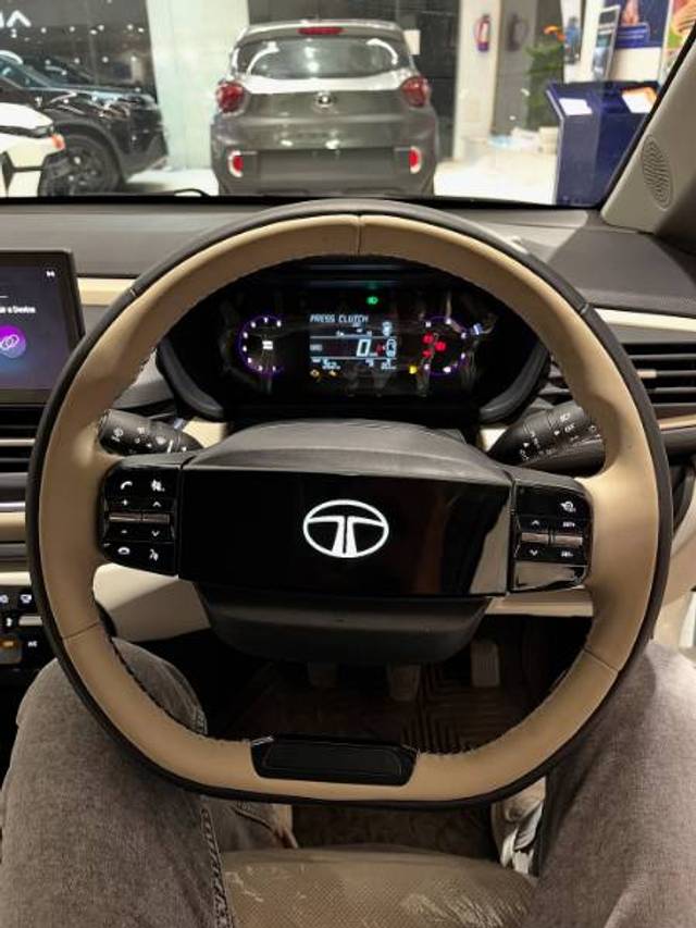 https://images10.gaadi.com/usedgaadi-sellcar/UsedCar/f56d3864a/01d48520-1dc7-463f-be5b-ddce9fb3b4e0.jpg?imwidth=6401
